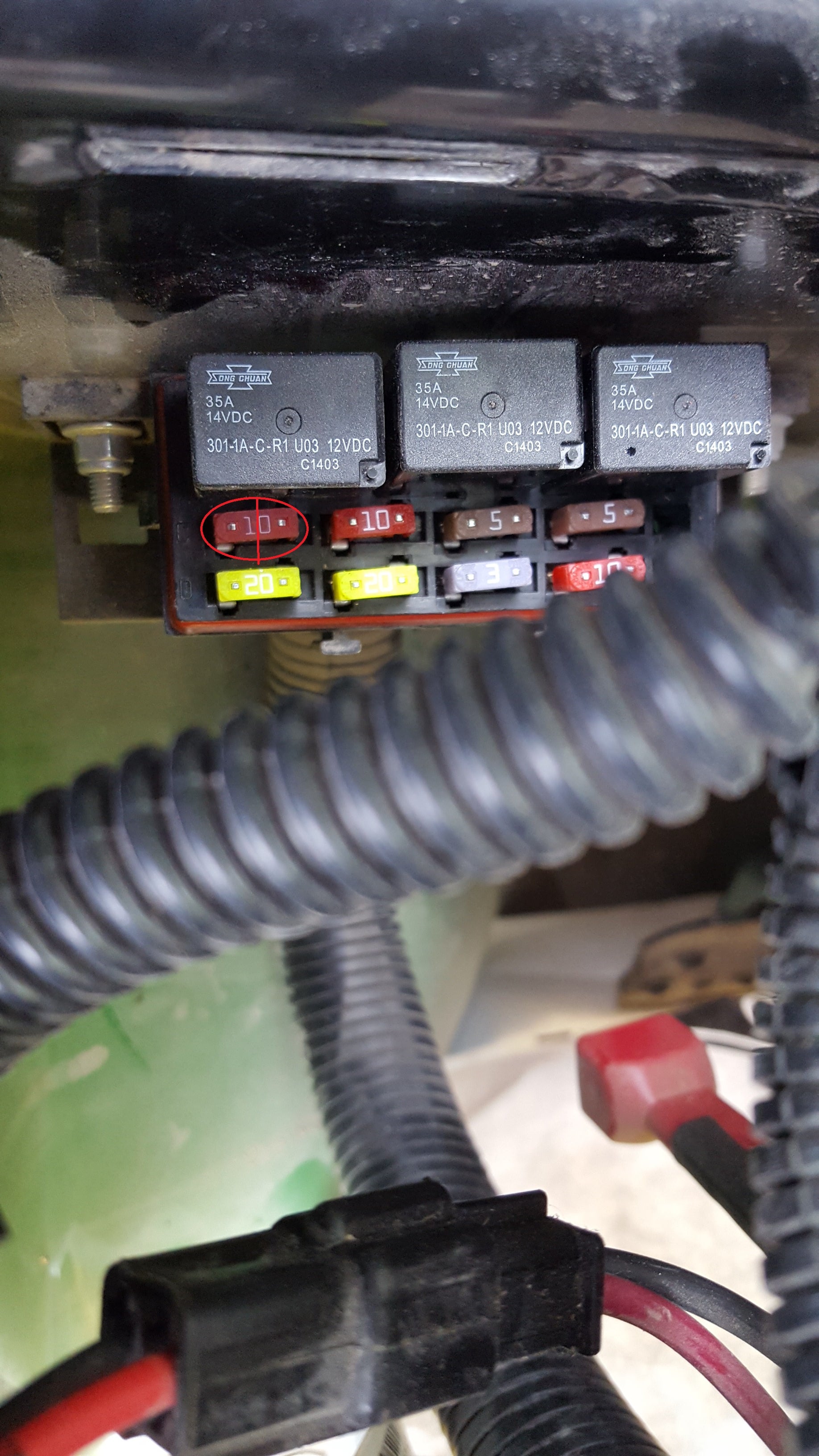2015 825i Fuel pump fuse blowing